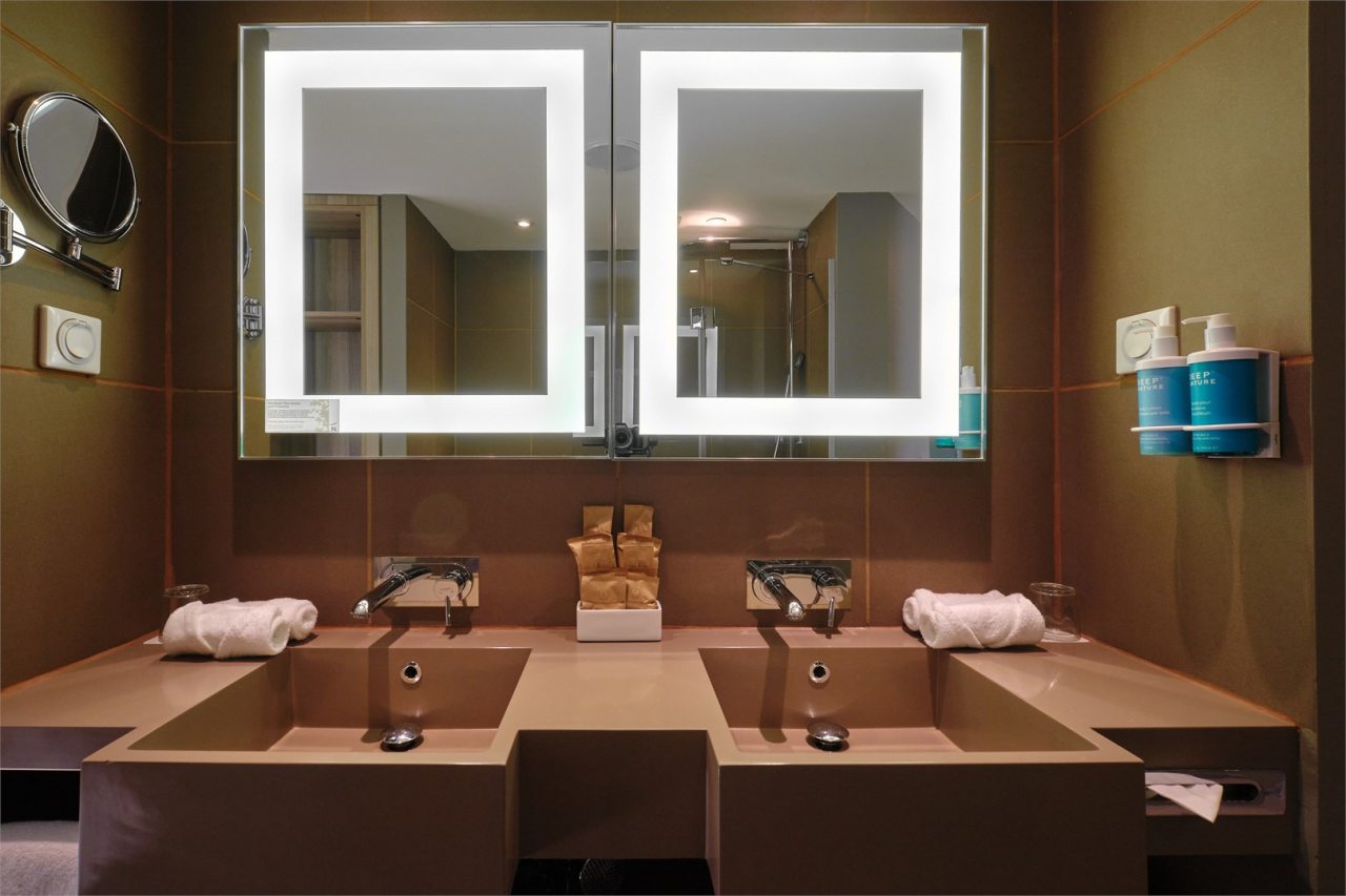 Двухместный (Номер Люкс - с двуспальной кроватью и диваном), Отель Novotel Красноярск центр