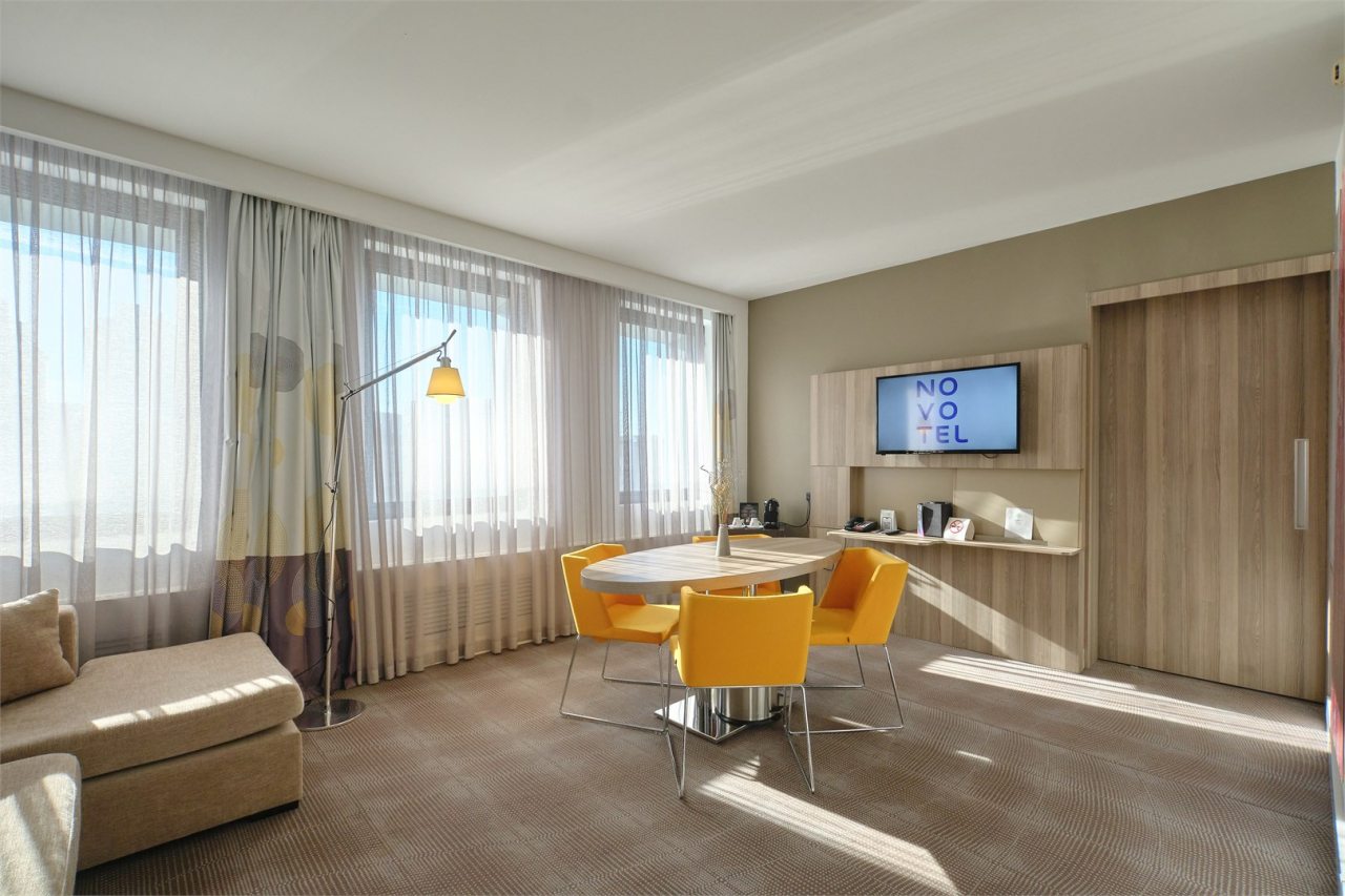 Двухместный (Номер Люкс - с двуспальной кроватью и диваном), Отель Novotel Красноярск центр