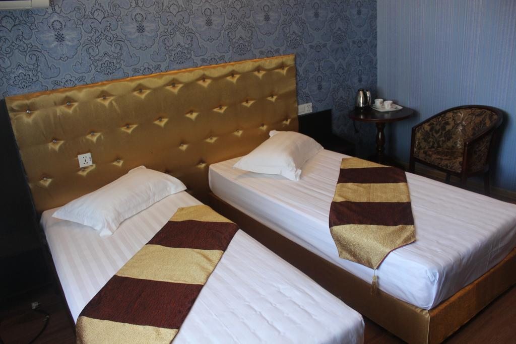 Двухместный (Стандартный двухместный номер с 2 отдельными кроватями) отеля Самарканд, Хабаровск