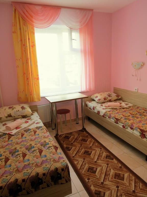 Двухместный (Бюджетный двухместный номер с 2 отдельными кроватями) хостела Городок, Красноярск