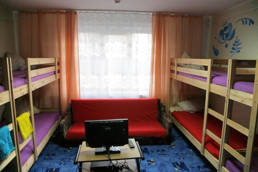 Номер (Кровать в общем 8-местном номере) хостела Матрёшка, Красноярск