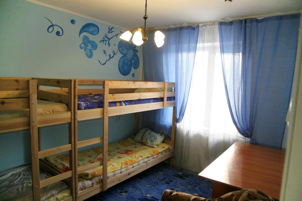 Номер (Кровать в общем четырехместном номере) хостела Матрёшка, Красноярск