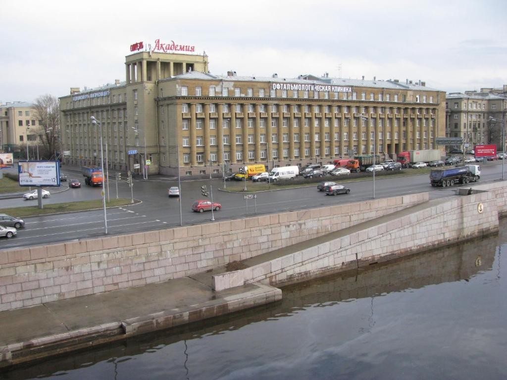 Фасад отеля «Академия», Санкт-Петербург. Отель Академия на Заневском проспекте