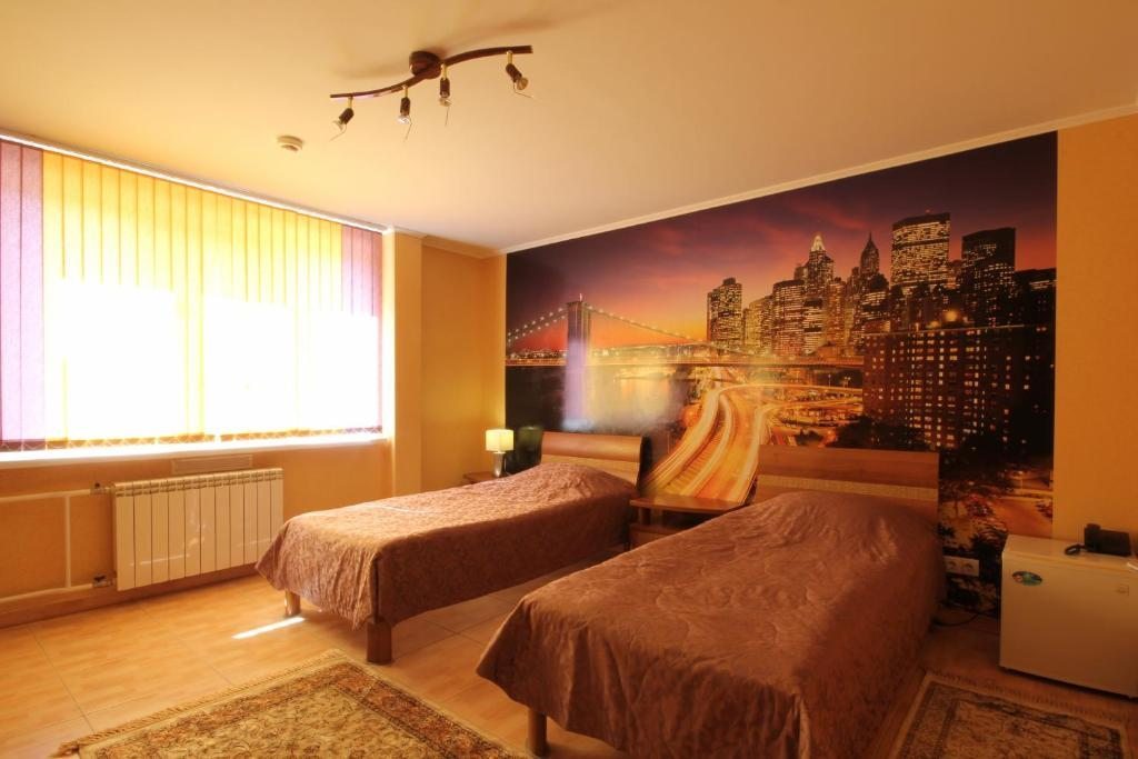 Двухместный (Улучшенный двухместный номер с 2 отдельными кроватями) отеля Надежда и К, Новокузнецк