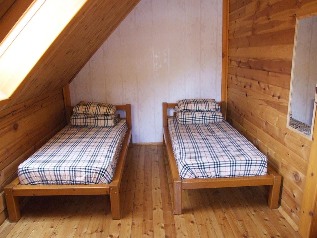 Двухместный (Двухместный номер эконом-класса с 2 отдельными кроватями) хостела Белка, Листвянка