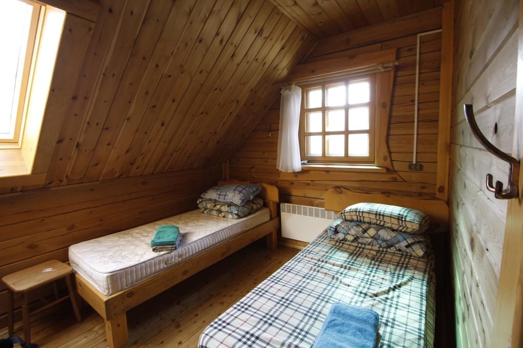 Номер (Односпальная кровать в общем номере с 4 кроватями) хостела Белка, Листвянка
