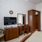 Двухместный (Улучшенный двухместный номер с 1 кроватью или 2 отдельными кроватями), Гостиница Золотое Руно