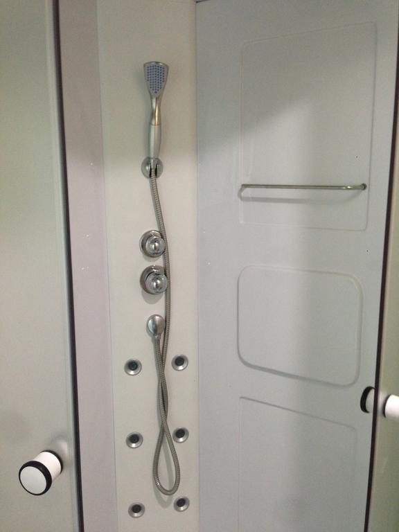 Трехместный (Трехместный номер с ванной комнатой) мини-гостиницы Аврора, Иркутск