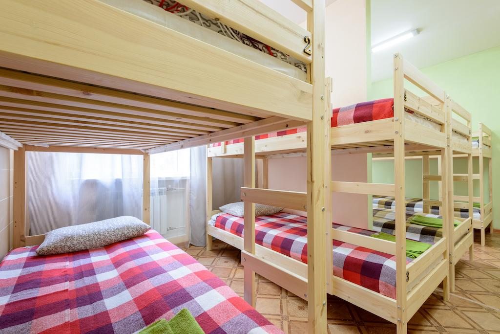 Номер (Кровать в общем номере для мужчин и женщин с 8 кроватями) хостела Вояж, Новосибирск
