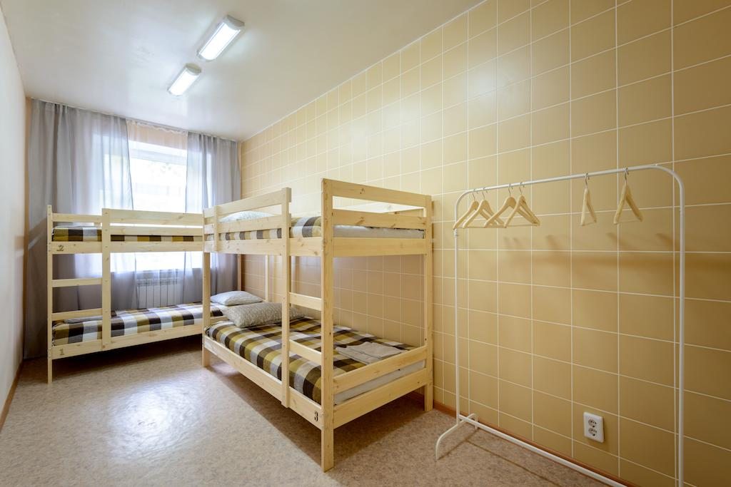 Номер (Кровать в общем четырехместном номере для мужчин) хостела Вояж, Новосибирск