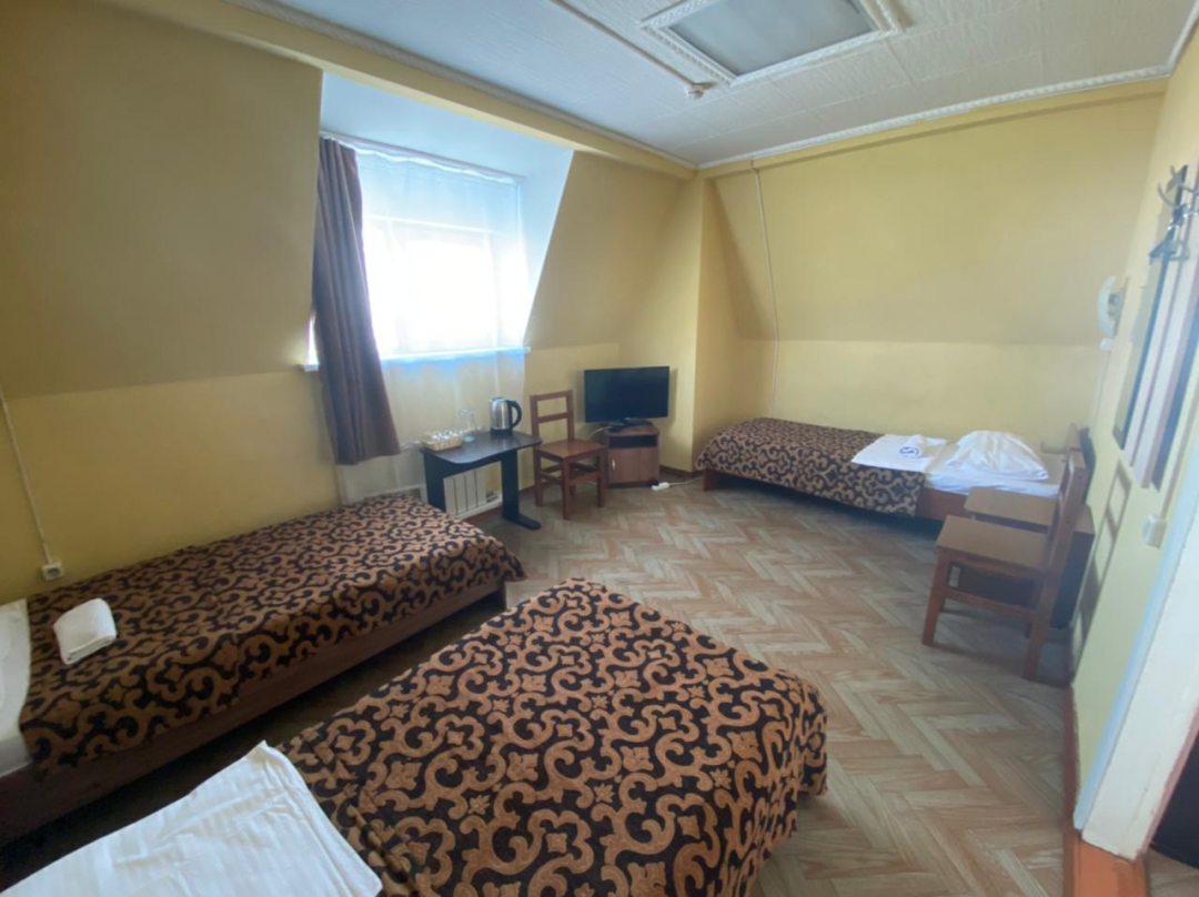 Трехместный (Односпальная кровать в общем номере) мини-отеля Сказка, Иркутск
