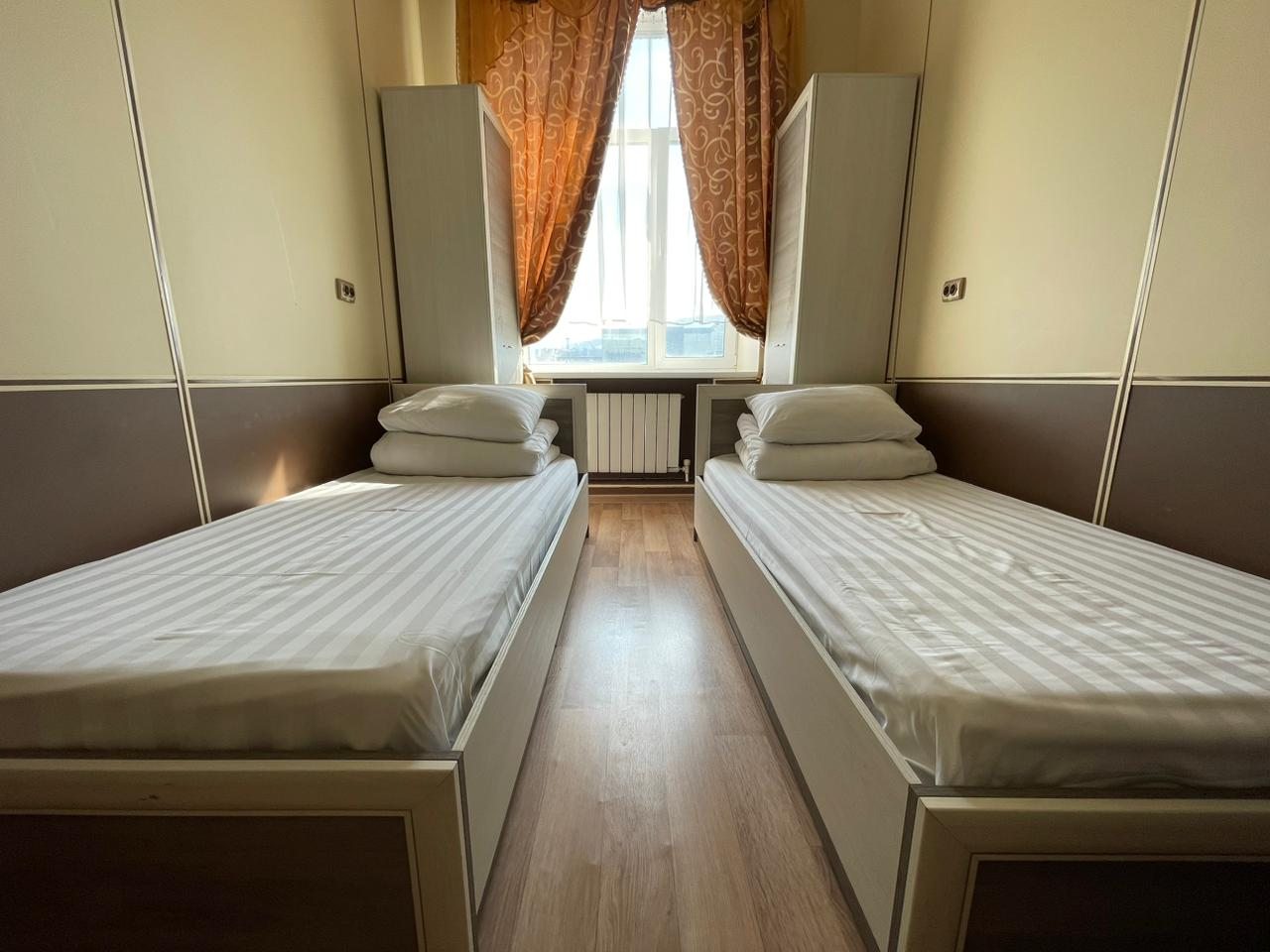 Двухместный (Бюджетный двухместный номер с 2 отдельными кроватями) хостела Рус - Норильск