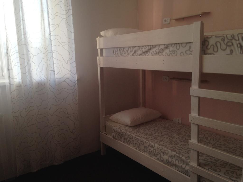 Номер (Кровать в общем 10-местном номере для мужчин и женщин) хостела Байкал Стори, Иркутск