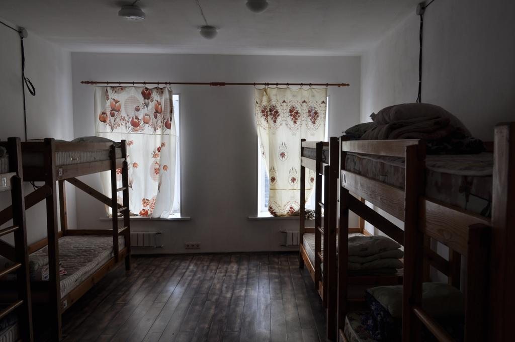 Номер (Кровать в общем 10-местном номере для мужчин и женщин) хостела 52°17', Иркутск