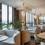 Панорамный ресторан «Reston Сад» на 9 этаже отеля