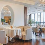 Панорамный ресторан «Reston Сад» на 9 этаже отеля