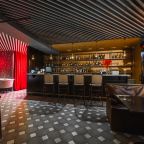 «Reston Бар» на первом этаже отеля