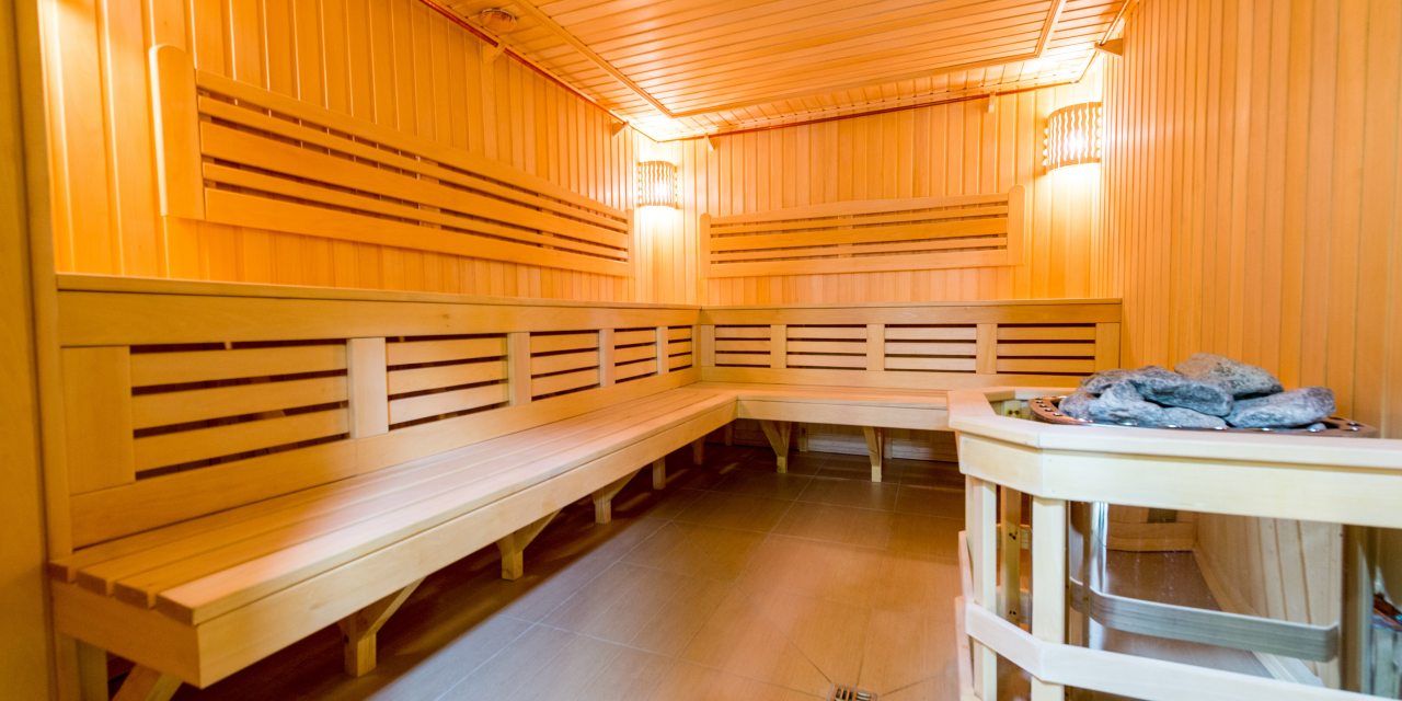 SPA-комплекс включает сауну, хамам и бассейн (с собой возьмите купальник), Reston Hotel & Spa