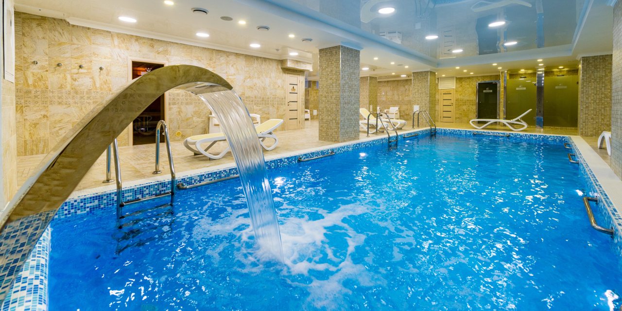 SPA-комплекс включает сауну, хамам и бассейн (с собой возьмите купальник), Reston Hotel & Spa