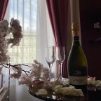 De Luxe, Отель Премьера на Невском