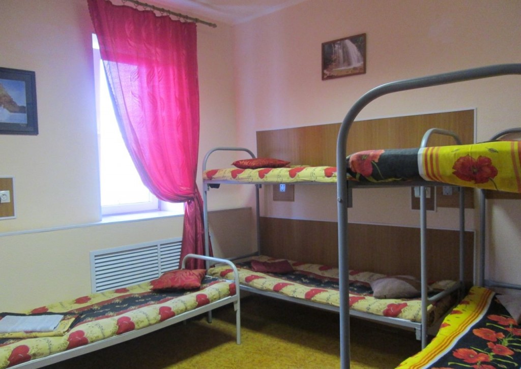 Восьмиместный (Койко-место в общем 8-местном номере) гостиницы-хостела Три охотника, Омск