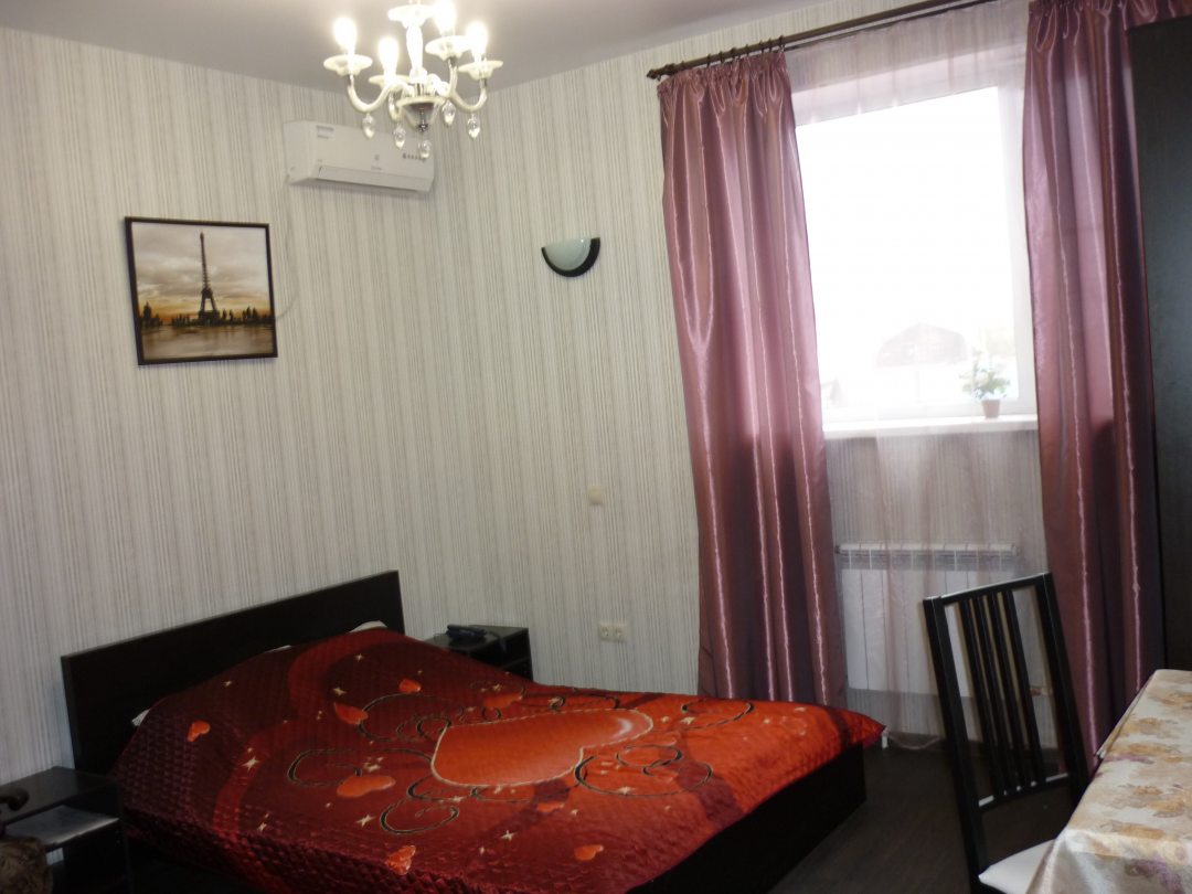 Двухместный (Улучшенный номер «Комфорт» с 1 кроватью) гостиницы Райская Лагуна, Омск