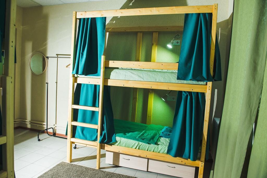 Номер (Спальное место на двухъярусной кровати в общем номере для женщин) хостела Пазл на 19 Гвардейской Дивизии, Томск
