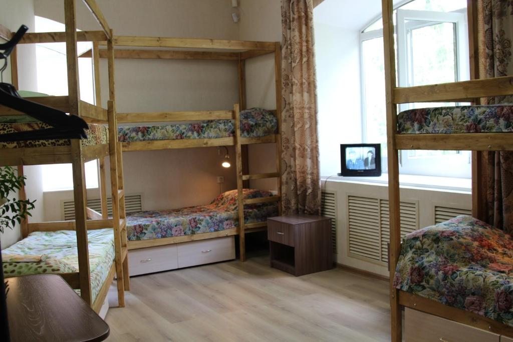 Восьмиместный (Общий номер для мужчин и женщин с 8 кроватями) отеля Атлас, Томск
