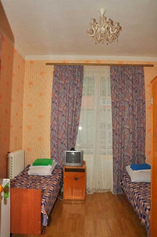 Номер (Спальное место в общем номере с 2 кроватями: лечение включено) санатория Пятигорье, Пятигорск