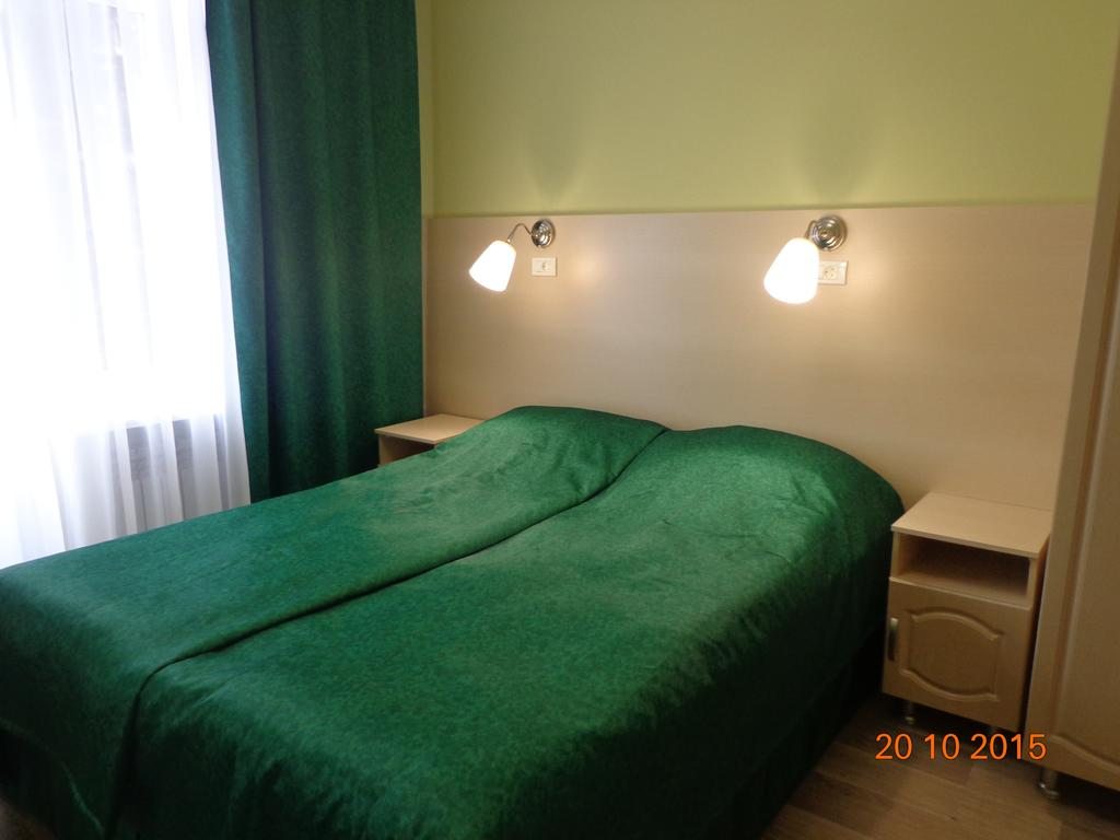 Двухместный (Улучшенный двухместный номер с 1 кроватью или 2 отдельными кроватями) санатория Пятигорье, Пятигорск
