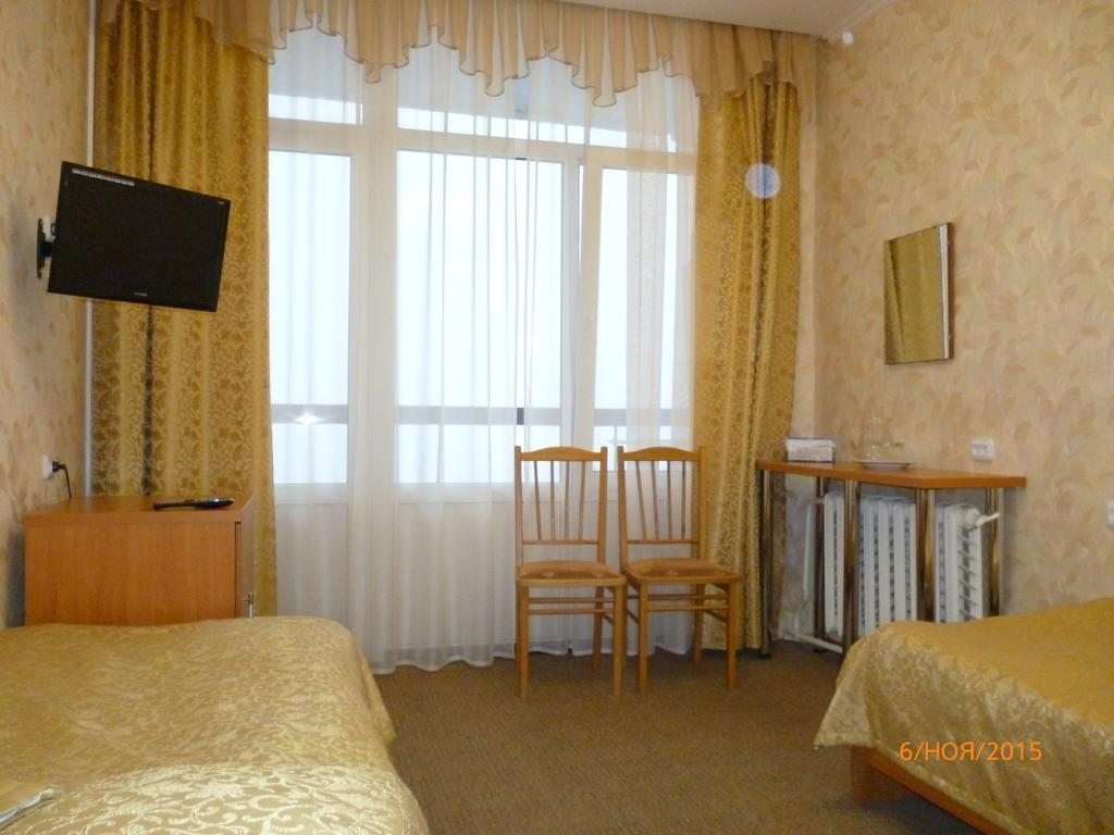 Двухместный (Двухместный номер с 2 отдельными кроватями: лечение включено) отеля Тарханы, Пятигорск