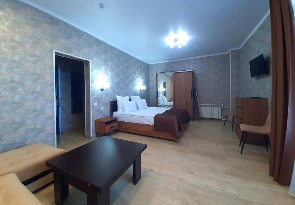 Двухместный (Двухместный номер с 1 кроватью и балконом) отеля Тарханы, Пятигорск