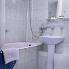 Ванная комната в номере гостиницы Колос, Барнаул
