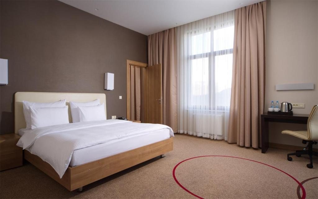 Сьюит (Улучшенный двухместный люкс с 1 кроватью) отеля Горки Панорама, Красная Поляна
