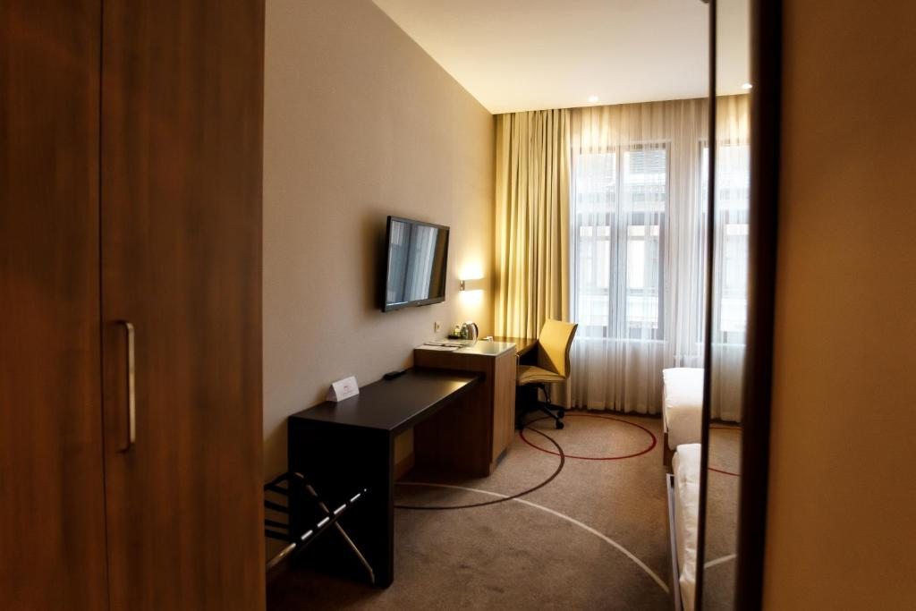 Двухместный (Улучшенный двухместный номер с 2 отдельными кроватями) отеля Горки Панорама, Красная Поляна