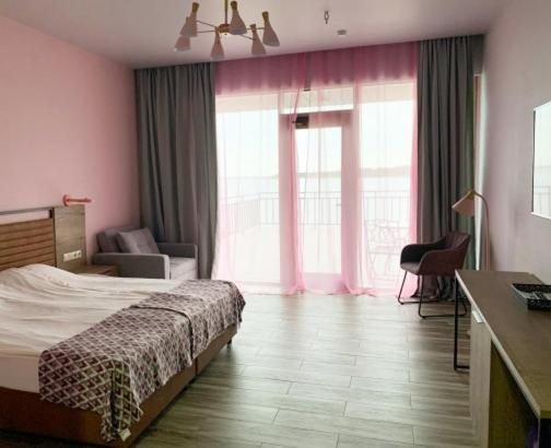 Люкс (Улучшенный номер с террасой) гостиничного комплекса Порт Весьегонск
