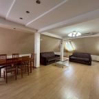 Апартаменты (PRESIDENT), Гостиница Каркушин Дом