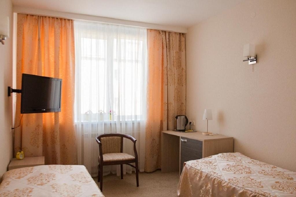 Двухместный (Улучшенный двухместный номер с 2 отдельными кроватями) отеля Аэроотель, Богашево