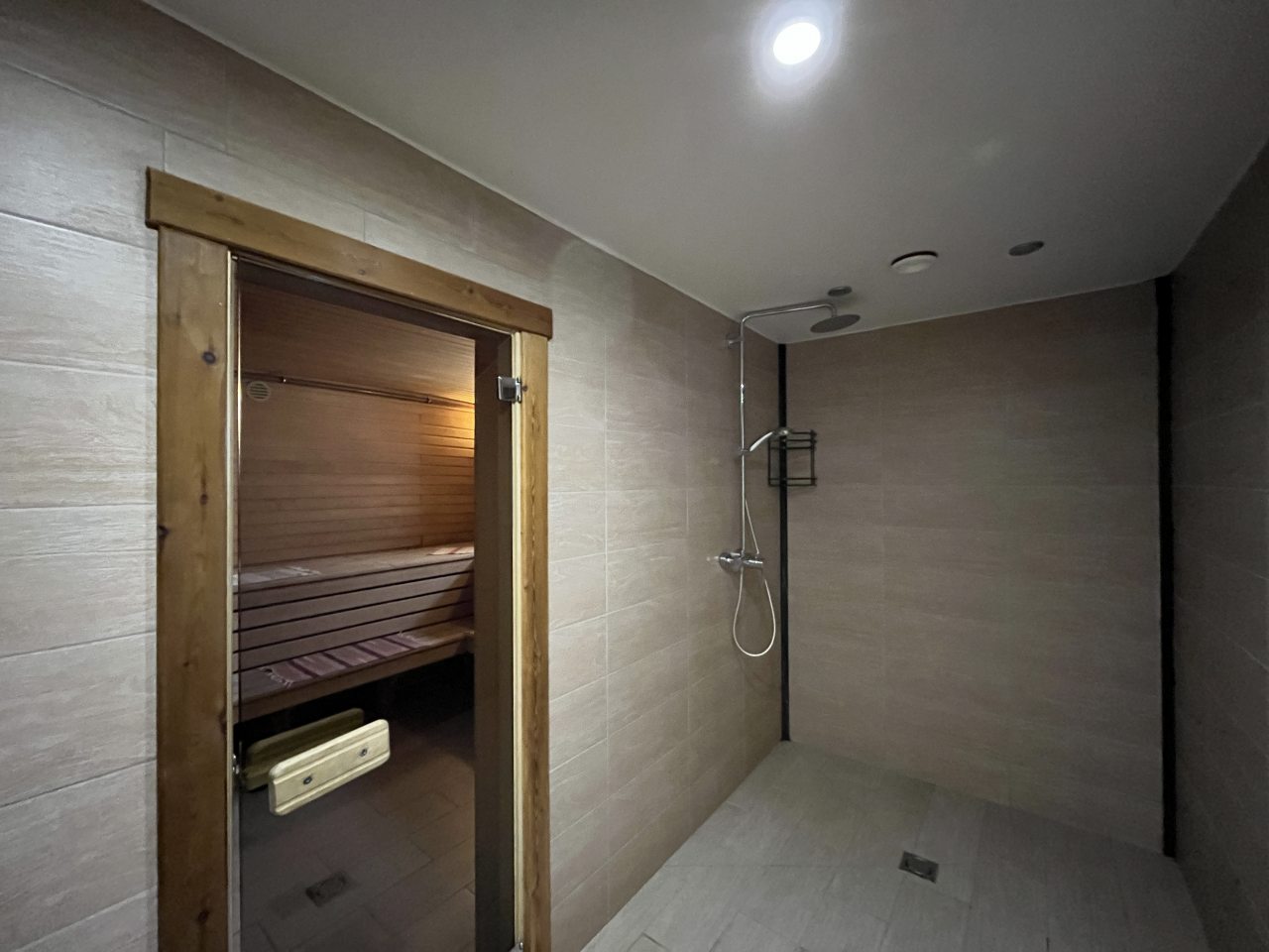 Дом (Гостевой), Гостиничный комплекс Зима-Лето