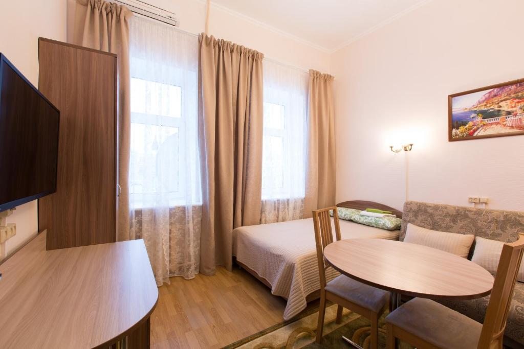 Двухместный (Бюджетный двухместный номер с 2 отдельными кроватями и общей ванной комнатой) мини-отеля На Новослободской, Москва