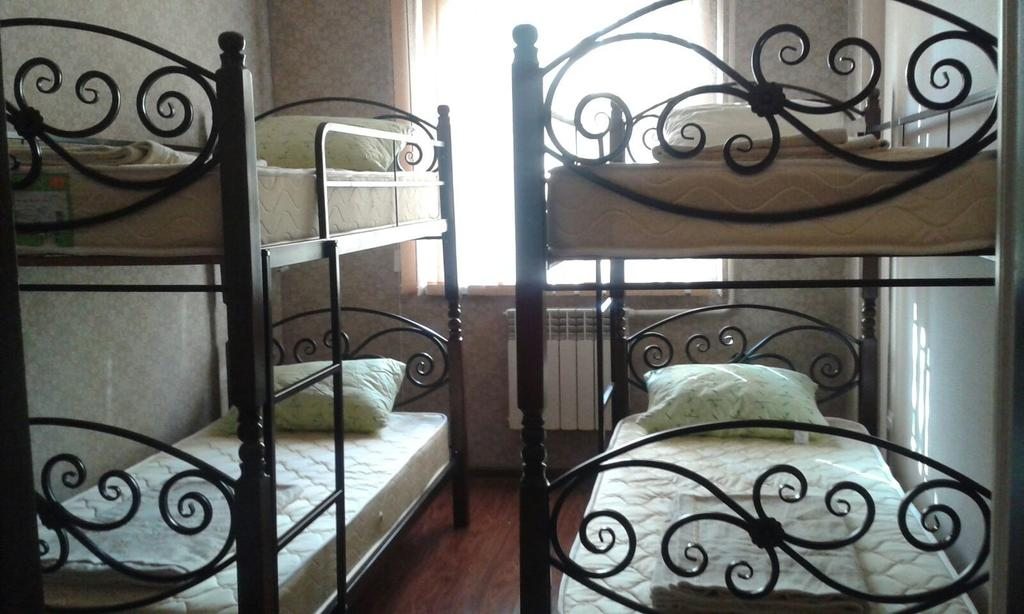 Номер (Спальное место на двухъярусной кровати в общем номере для мужчин и женщин) хостела Энкор, Грозный