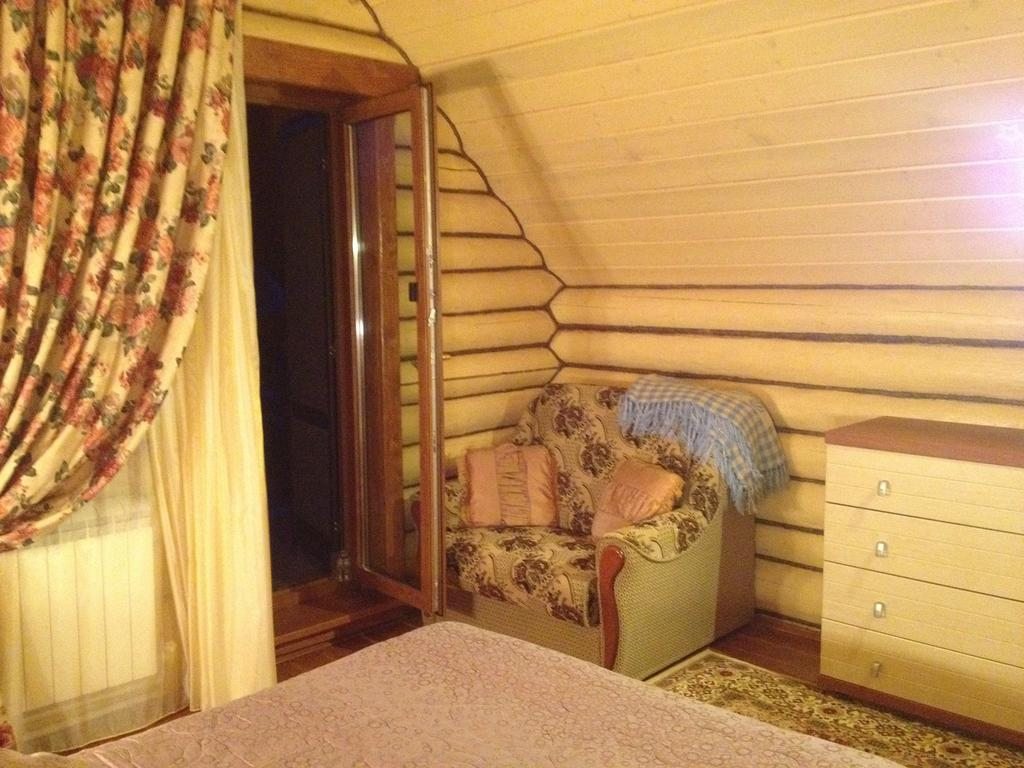 Семейный (Семейный люкс с балконом) загородного отеля Домик в Деревне, Переславль-Залесский