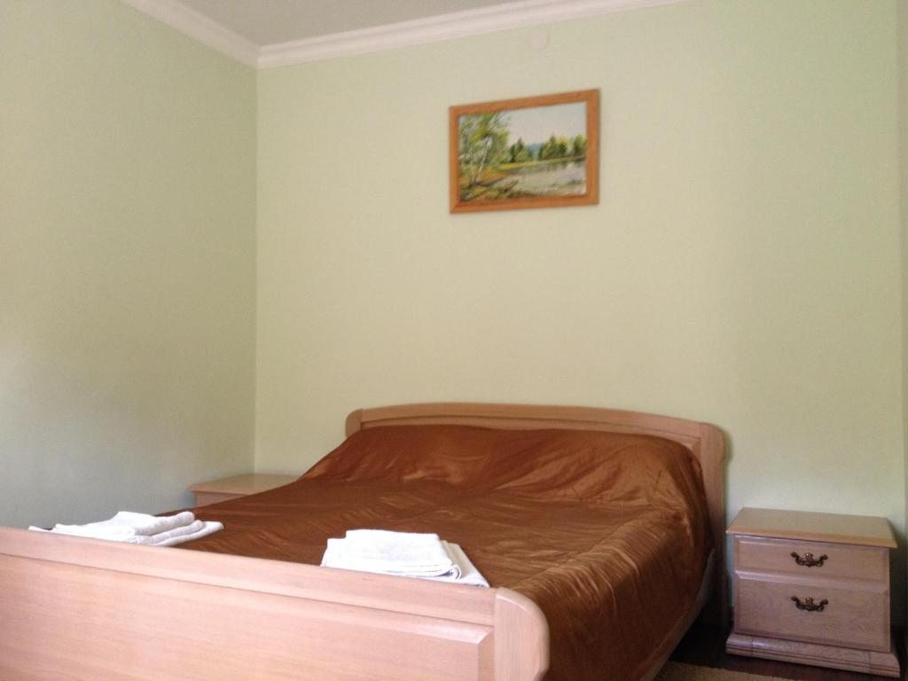 Четырехместный (Улучшенный четырехместный номер с 2 кроватями) отеля Навигатор, Переславль-Залесский