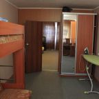 Апартаменты (Апартаменты с 2 спальнями - Лабораторная д.4), Хостел Kirovsk.red