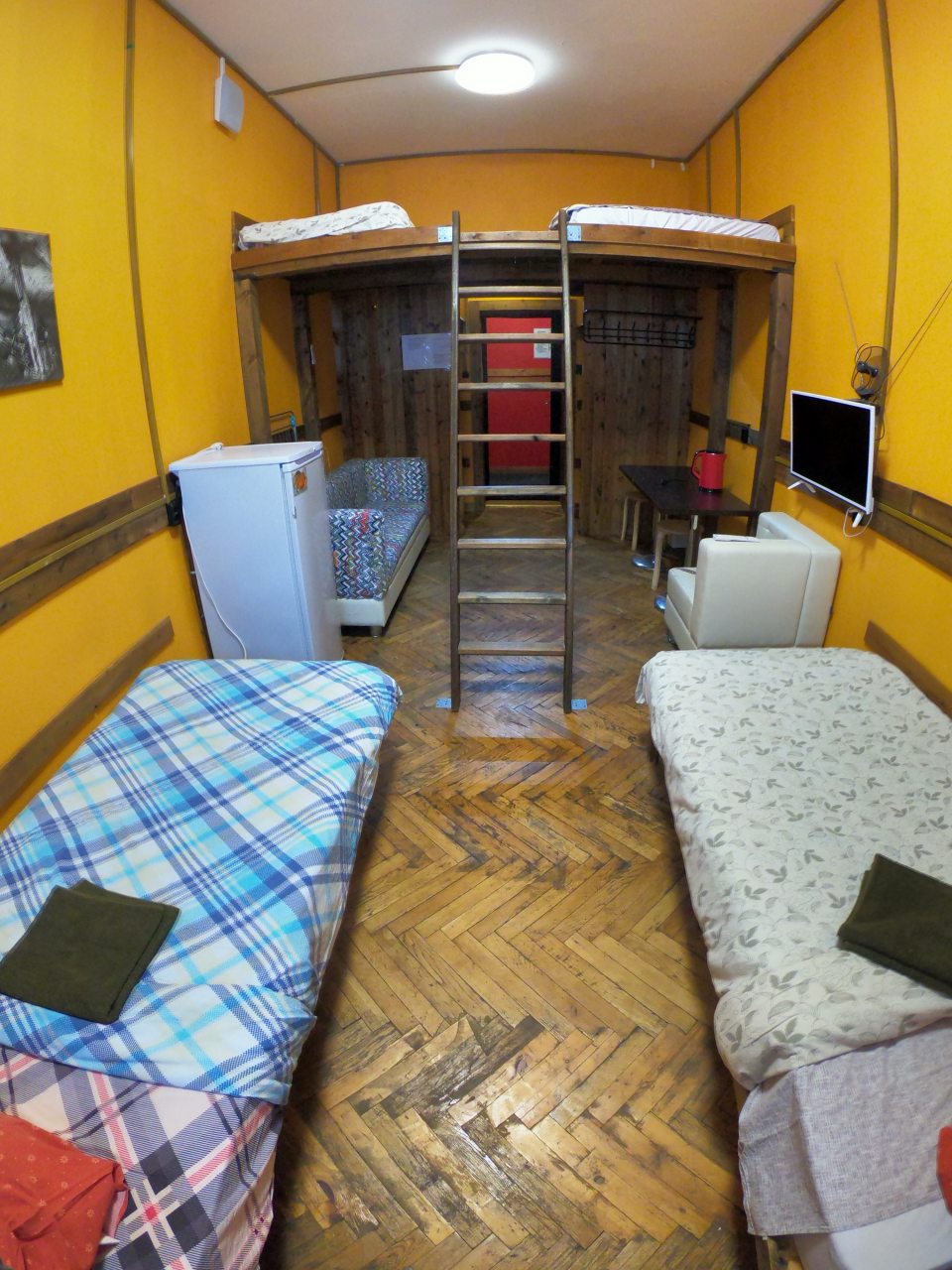Номер (Номер 4х местный с верхним ярусом), Хостел Kirovsk.red