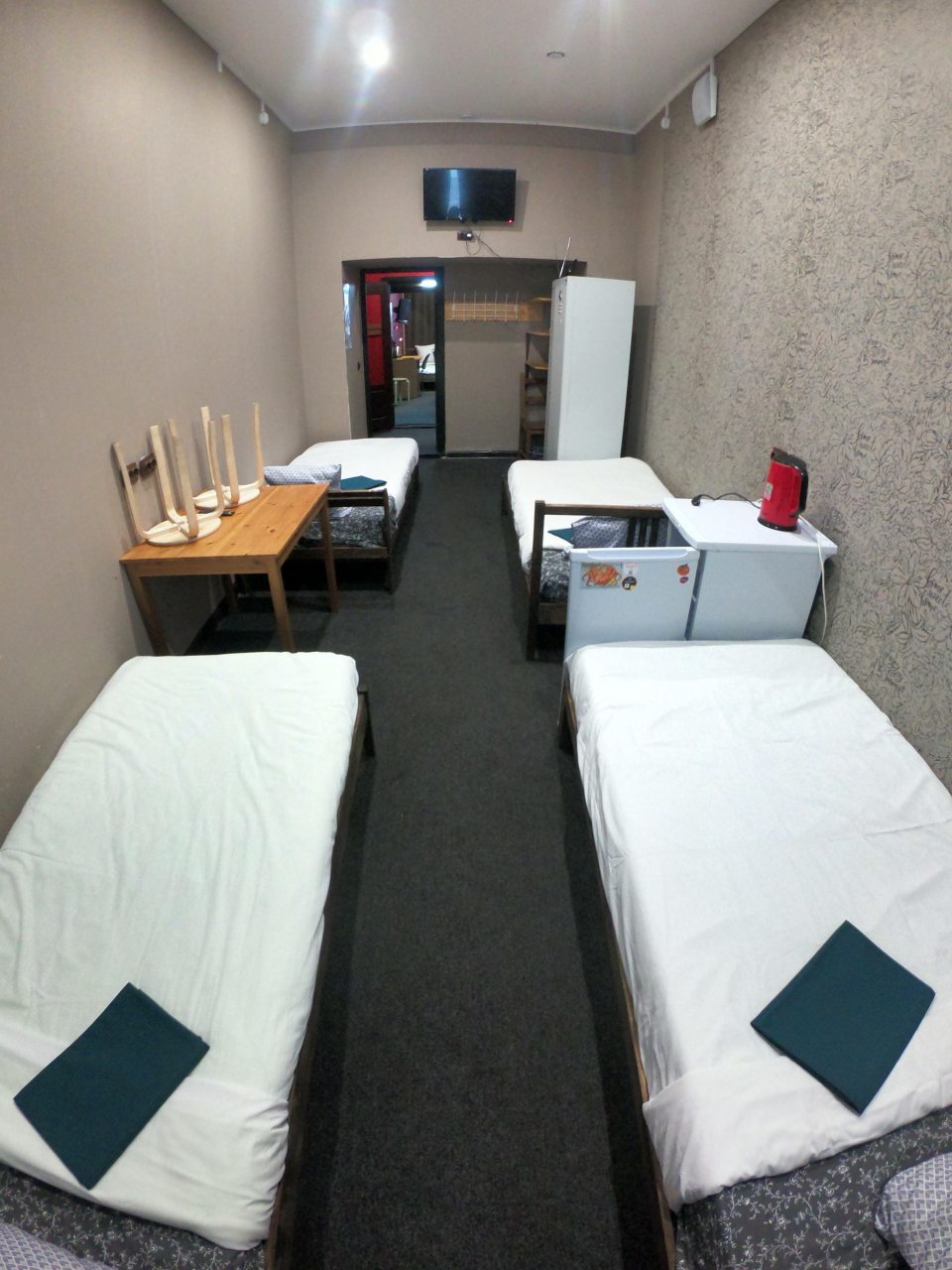 Номер (Номер 4х местный с верхним ярусом), Хостел Kirovsk.red