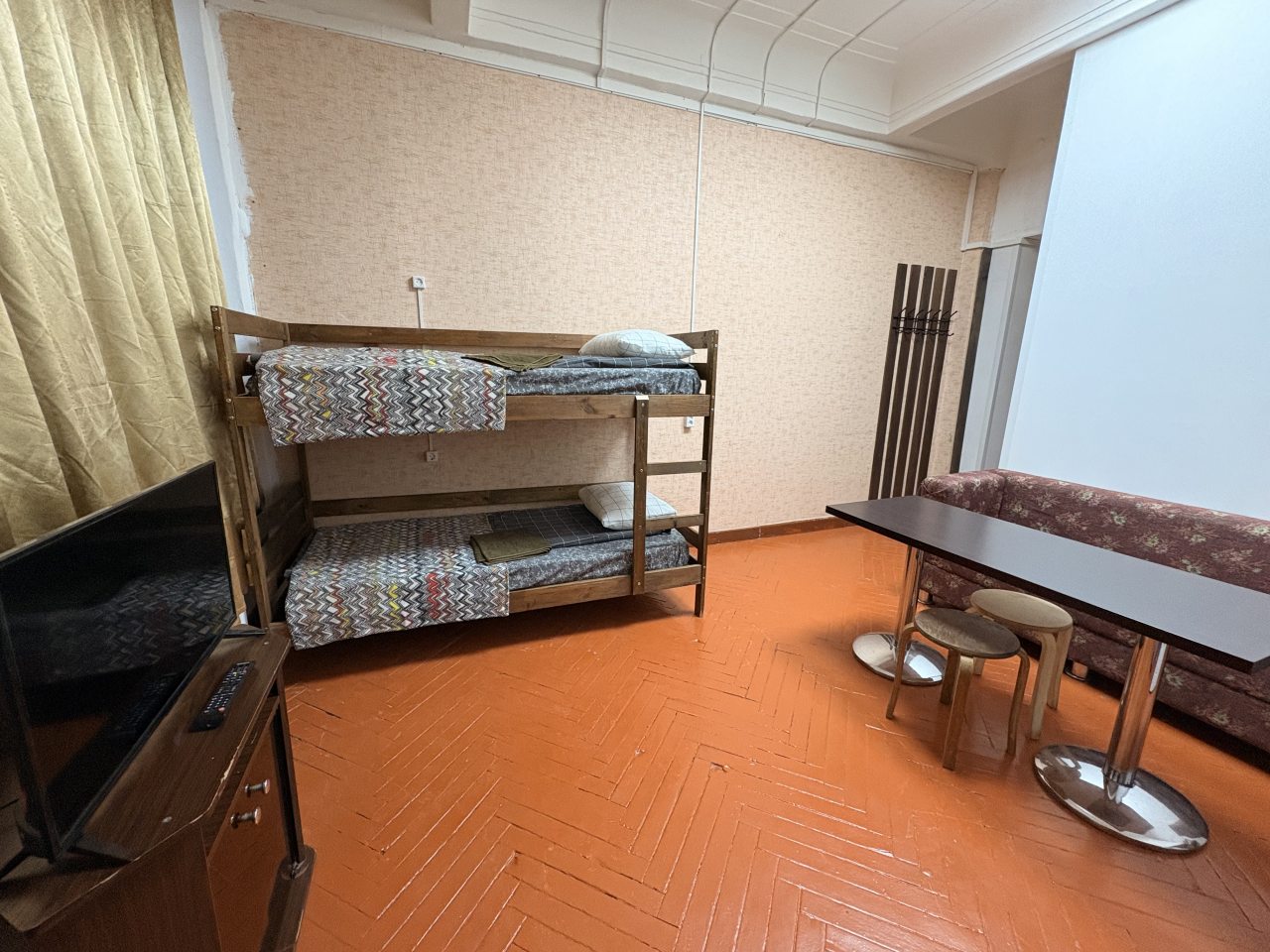 Номер (Номер 4х местный с удобствами в номере), Хостел Kirovsk.red