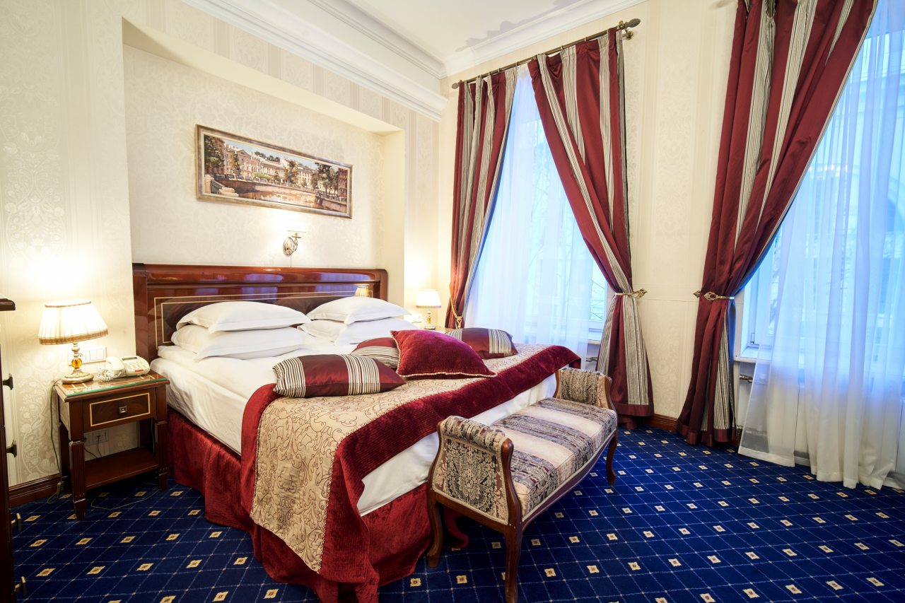 Двухместный (Suite / Люкс) отеля Золотой треугольник, Санкт-Петербург