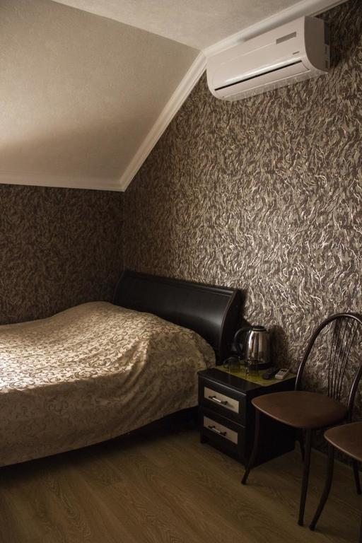 Двухместный (Стандартный двухместный номер с 1 кроватью) мини-отеля 5 сезонов, Кущёвская