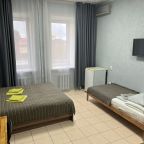 Стандартный четырехместный номер с ванной комнатой